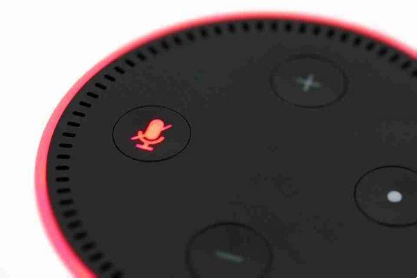 Cómo evitar que Amazon escuche las cosas que le pides a Alexa