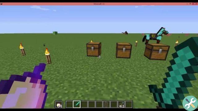 Cómo usar la mano izquierda o mano secundaria en Minecraft