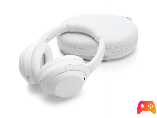 Sony WH-1000XM4, here they are in Silent White
