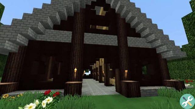How to make a beautiful stable for horses or cows in Minecraft