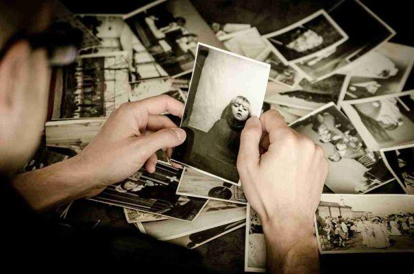 How to digitize and scan old photos printed with your smartphone