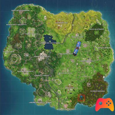 Encuentra el lugar entre vehículos, esculturas de roca y setos en Fortnite