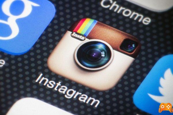 How to enlarge pictures on Instagram and download them to an Android phone