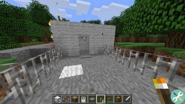 How to make a door, secret door or automatic door in Minecraft?
