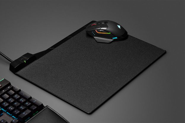 CORSAIR annonce la souris sans fil DARK CORE RGB PRO